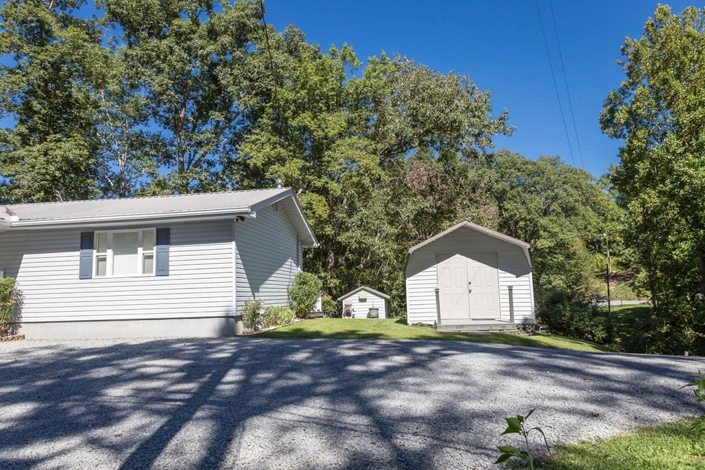 3232 Old Mill Branch Road Sevierville, TN 37876 - Photo 5 of 47 Gallery Image 5