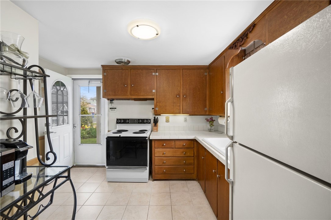 58 Prentice Avenue Pawtucket, RI 02860 - Photo 2 of 28 Gallery Image 2