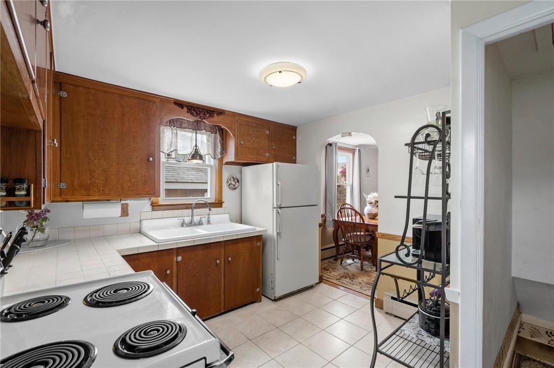 58 Prentice Avenue Pawtucket, RI 02860 - Photo 4 of 28 Gallery Image 4