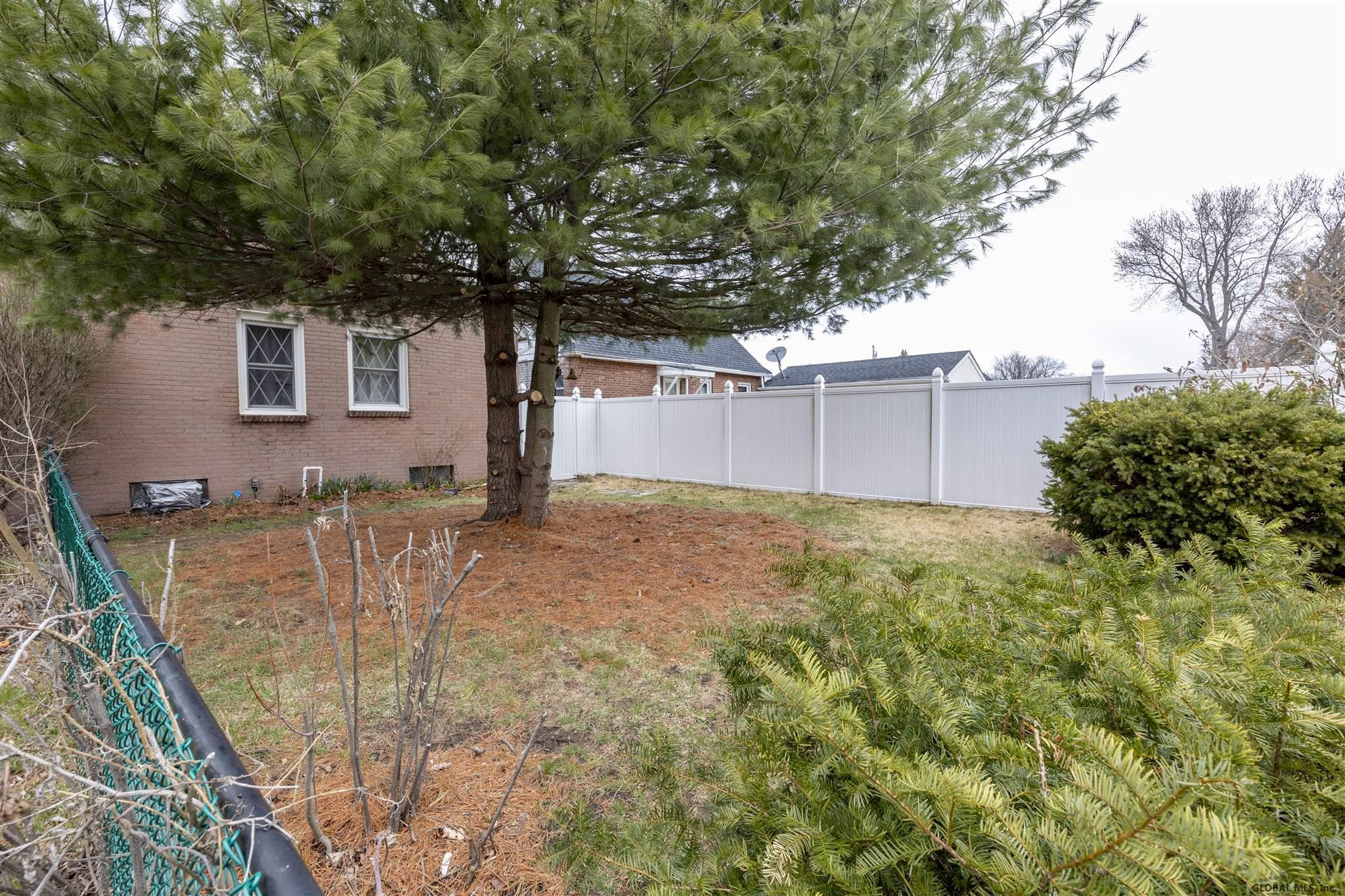 2 Birch Tree Road Colonie, NY 12205 - Photo 4 of 21 Photo 4