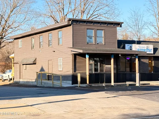 $1,200 | 92 Main Street, Unit UPPR, Corinth, NY 12822