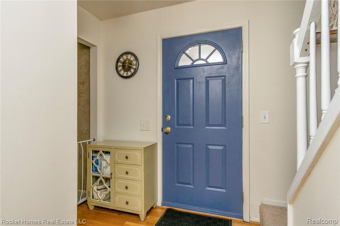 227 Parsons Lane Rochester, MI 48307 - Photo 4 of 29 002-photo--6897532.jpg