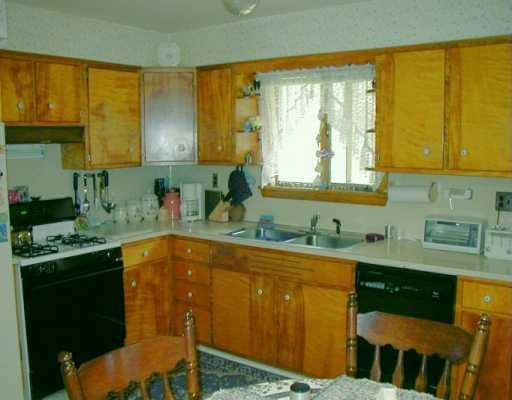 1820 Valley View Road Hermitage, PA 16148 - Photo 4 of 5 Kitchen.