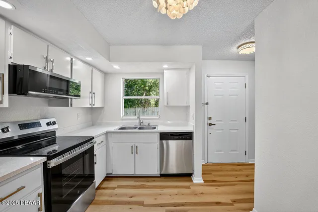 $2,225 | 713 Laurel Bay Circle, New Smyrna Beach, FL 32169