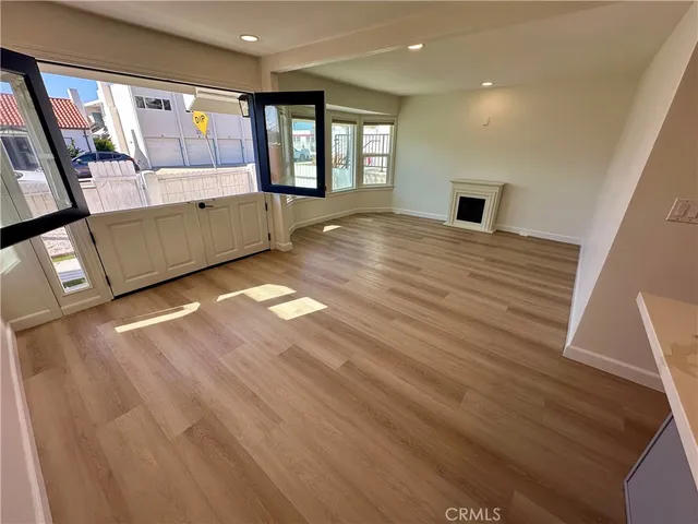 $6,800 | 934 Manhattan Avenue, Hermosa Beach, CA 90254