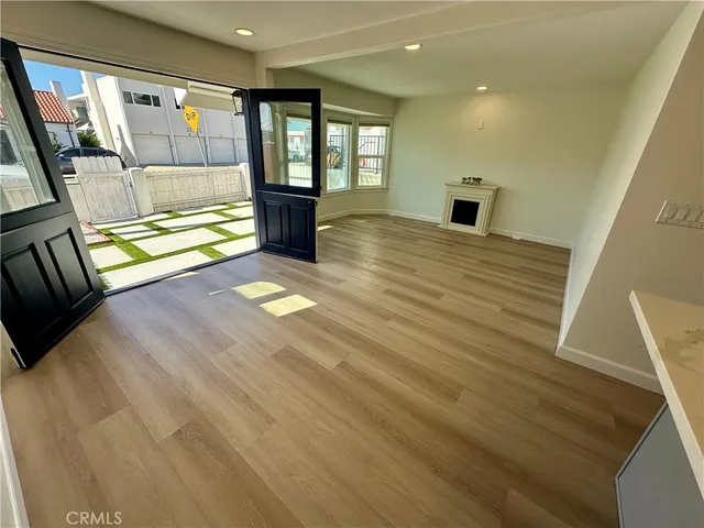 $6,800 | 934 Manhattan Avenue, Hermosa Beach, CA 90254