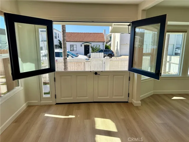 $6,800 | 934 Manhattan Avenue, Hermosa Beach, CA 90254