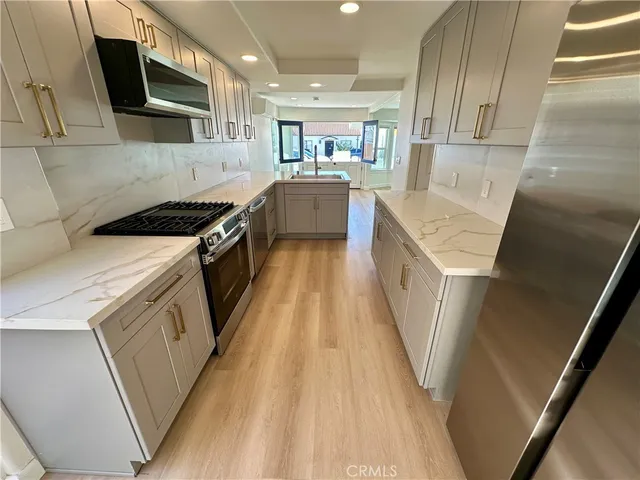 $6,800 | 934 Manhattan Avenue, Hermosa Beach, CA 90254