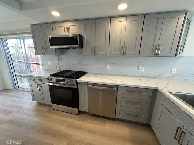 $6,800 | 934 Manhattan Avenue, Hermosa Beach, CA 90254