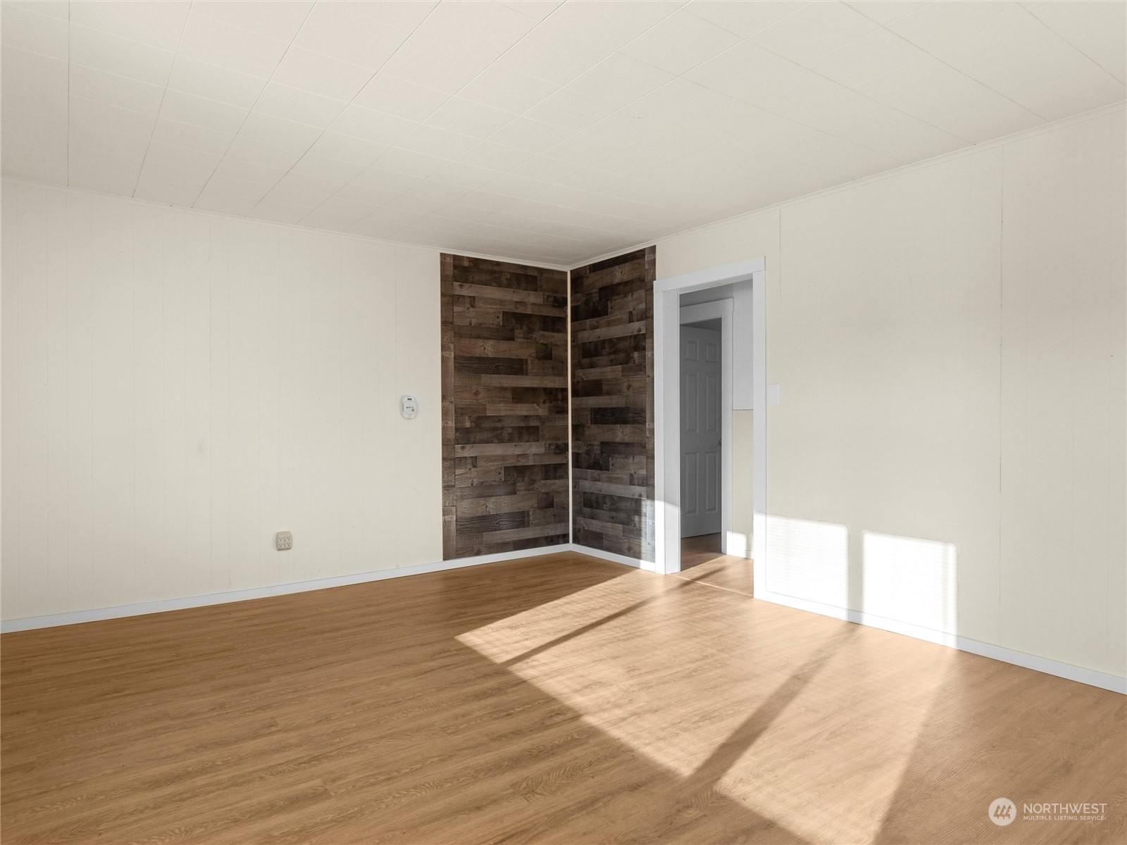 2304 Sumner Avenue Aberdeen, WA 98520 - Photo 11 of 31 a view of an empty room with wooden floor and a window