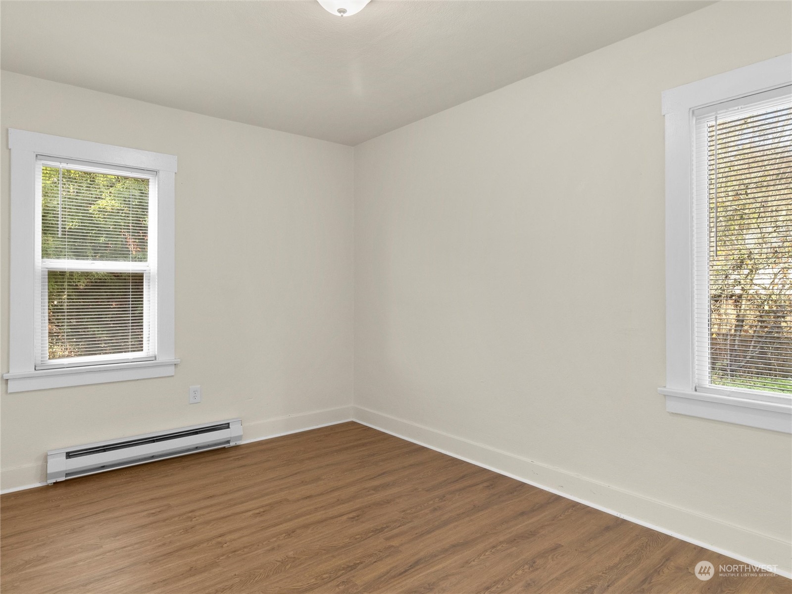 2304 Sumner Avenue Aberdeen, WA 98520 - Photo 18 of 31 an empty room with wooden floor and windows