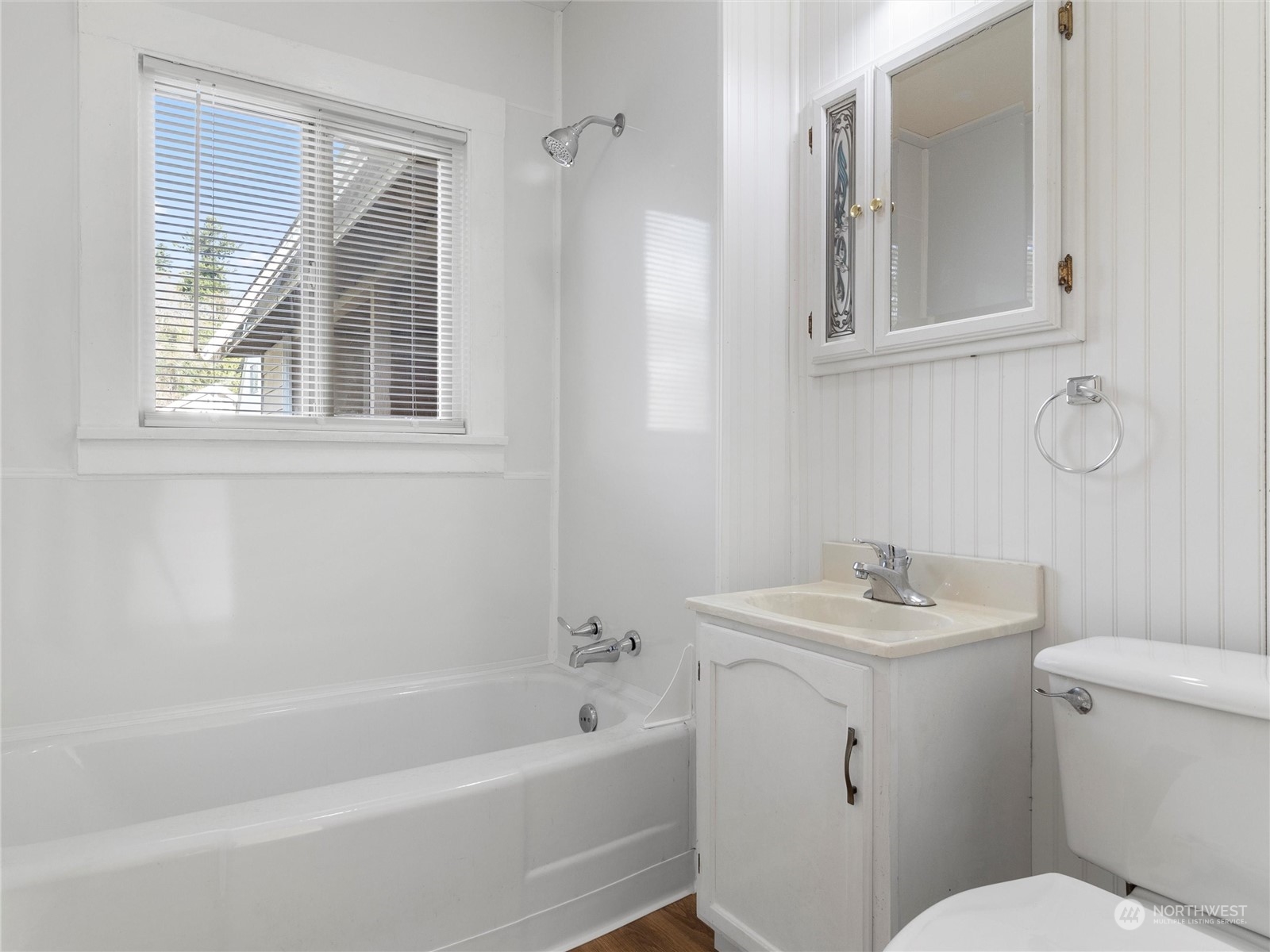 2304 Sumner Avenue Aberdeen, WA 98520 - Photo 20 of 31 a bathroom with a sink toilet and shower