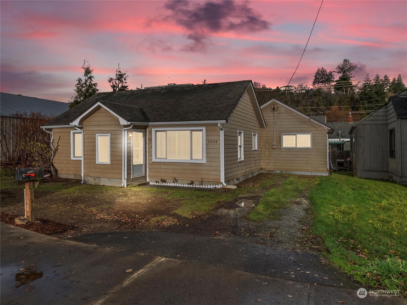 2304 Sumner Avenue Aberdeen, WA 98520 - Photo 2 of 31 a front view of a house with a garden