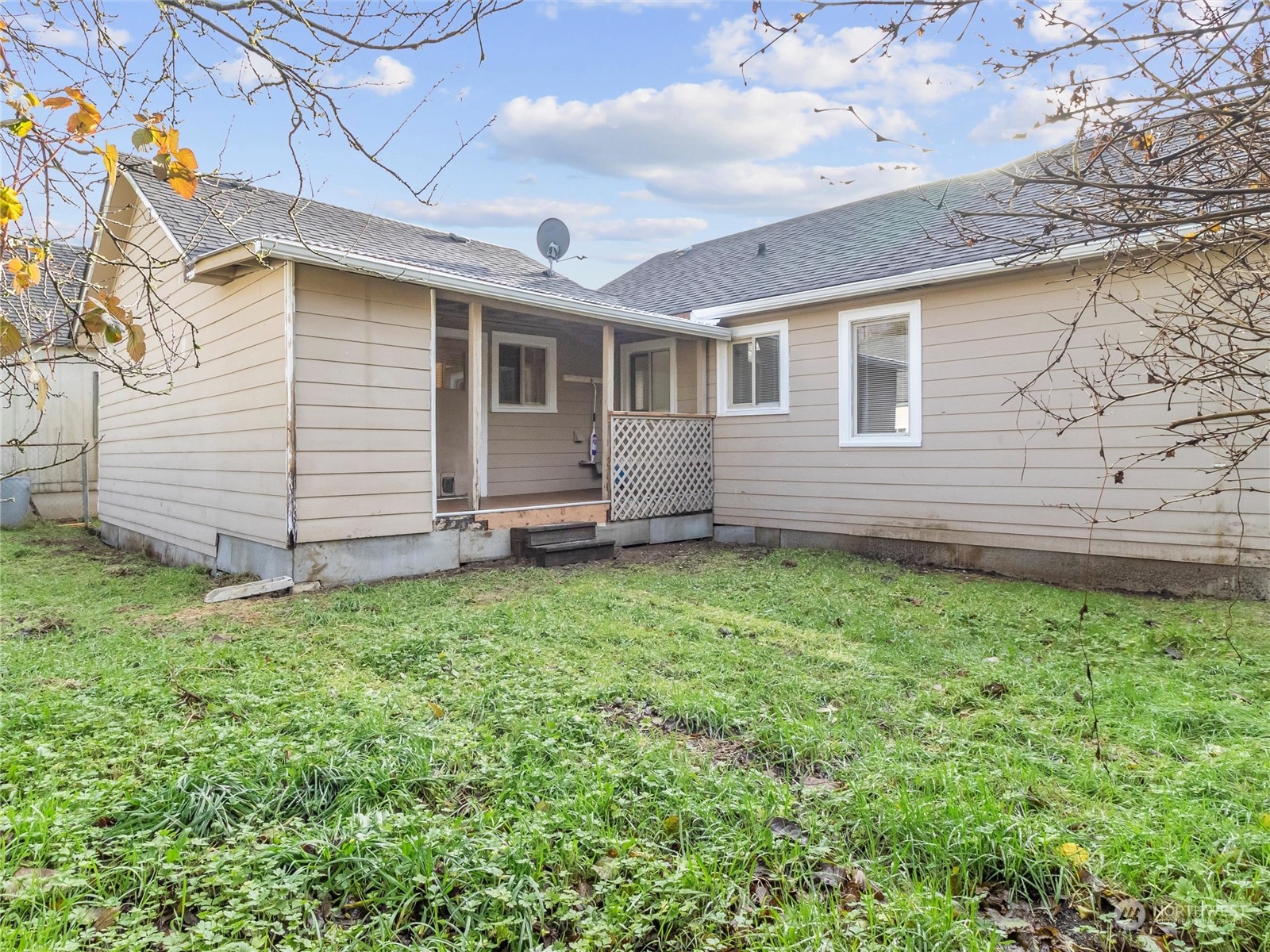 2304 Sumner Avenue Aberdeen, WA 98520 - Photo 26 of 31 a front view of a house with a garden