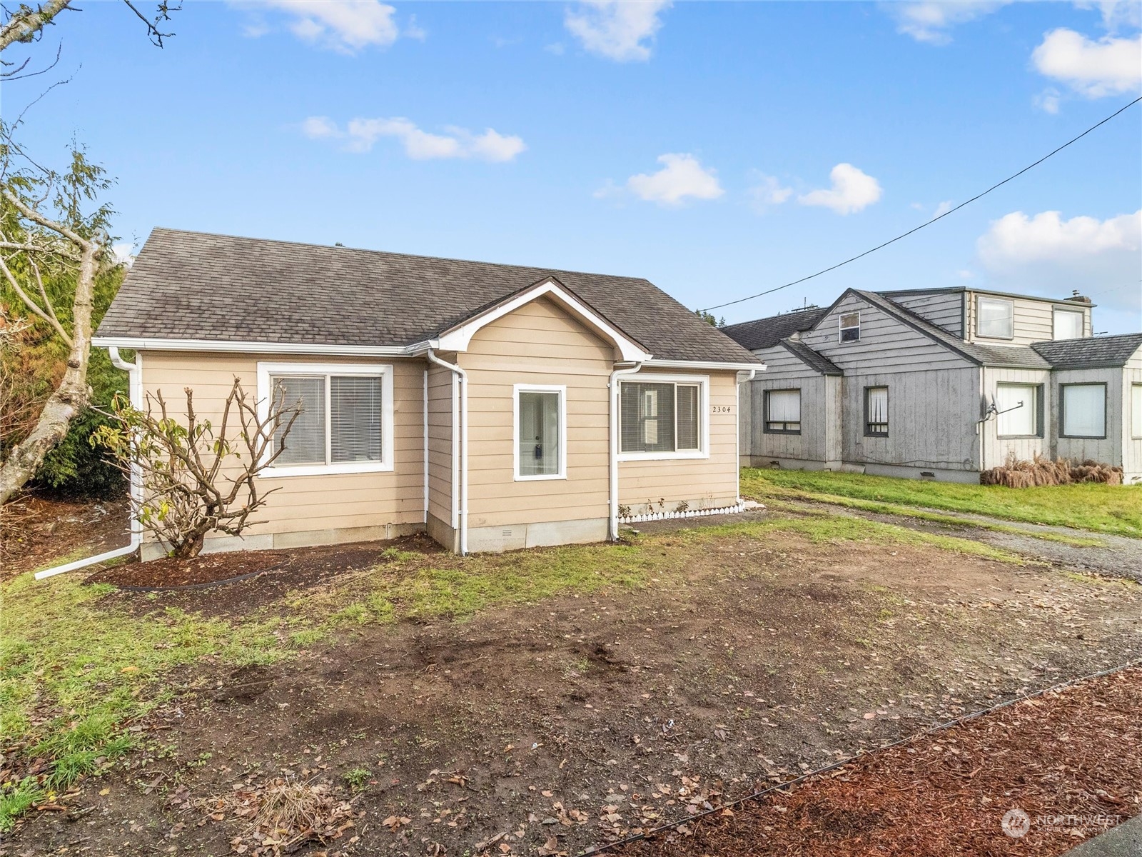 2304 Sumner Avenue Aberdeen, WA 98520 - Photo 4 of 31 a view of a yard in front of a house with a yard