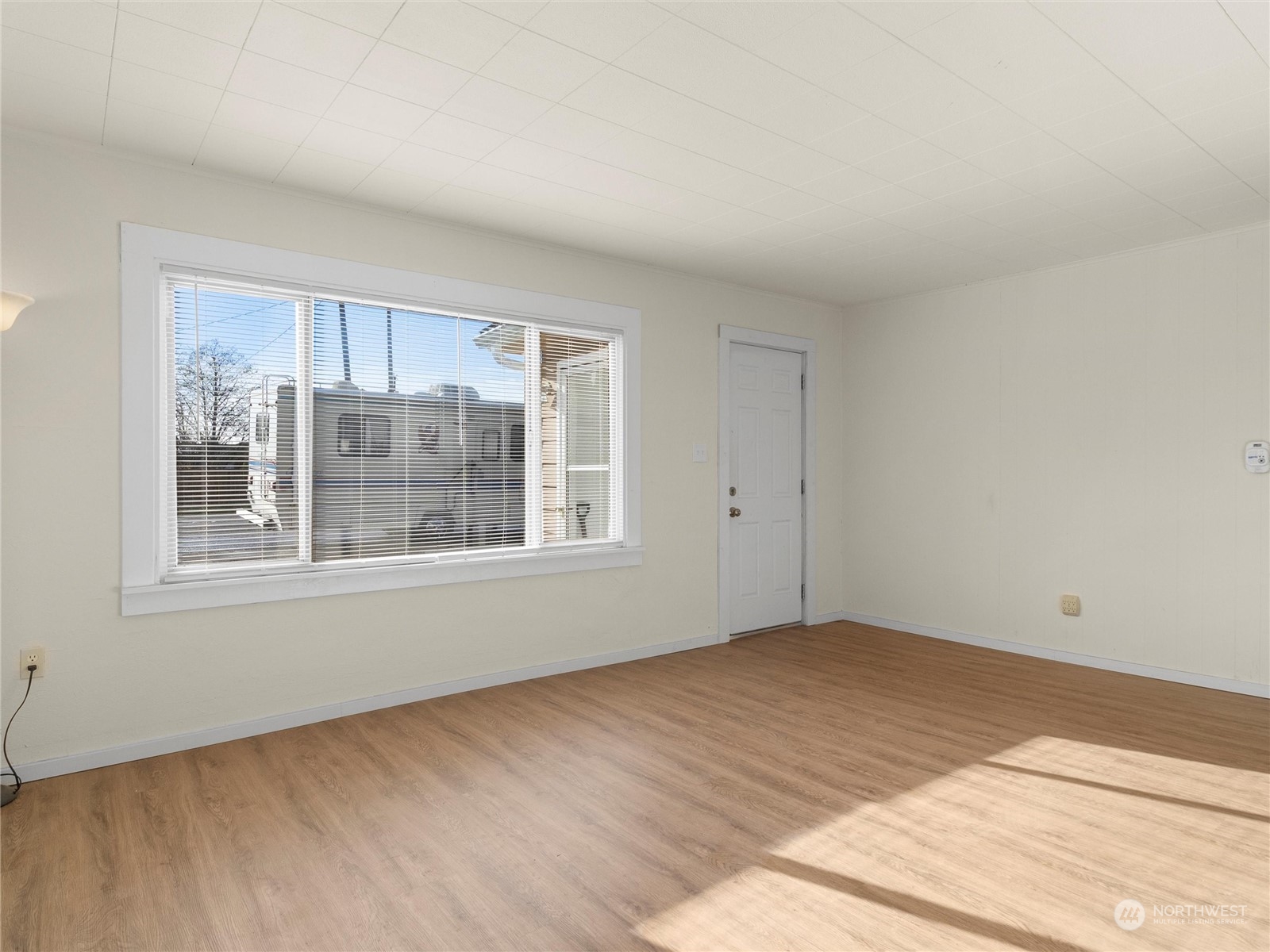 2304 Sumner Avenue Aberdeen, WA 98520 - Photo 10 of 31 a view of an empty room with a window