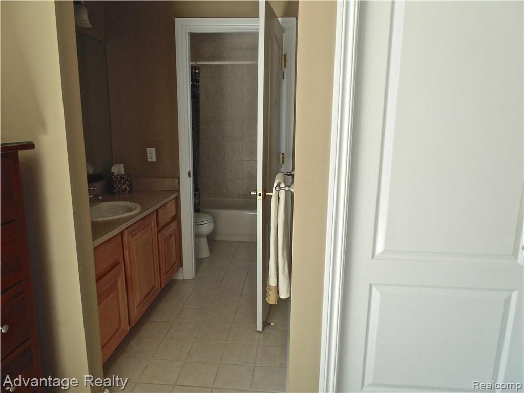 6960 West Gates Street Romeo, MI 48065 - Photo 60 of 91 Jack & Jill Bathroom