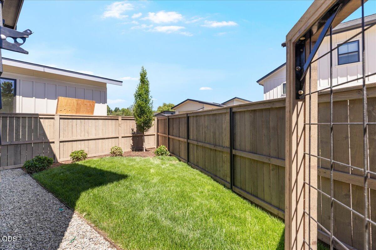 391 Clinton Street Ashland, OR 97520 - Photo 37 of 41 a view of a backyard