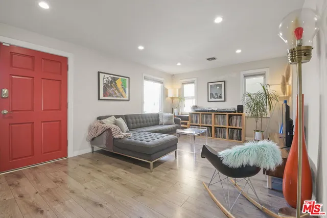 $879,000 | 1656 South Rimpau Boulevard, Los Angeles, CA 90019