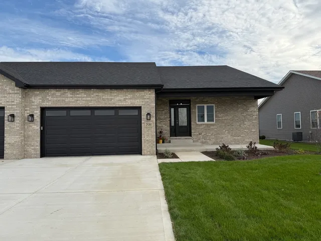 $413,900 | 25146 South Westwind Drive, Minooka, IL 60410