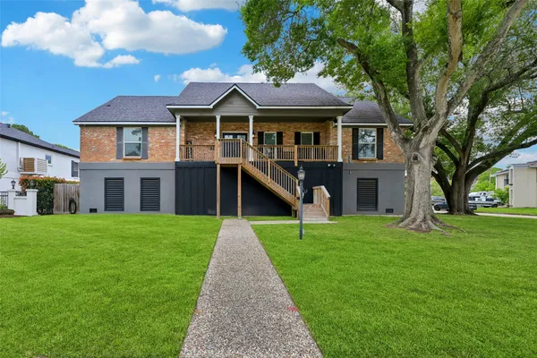 $734,900 | 18611 Point Lookout Drive, Nassau Bay, TX 77058