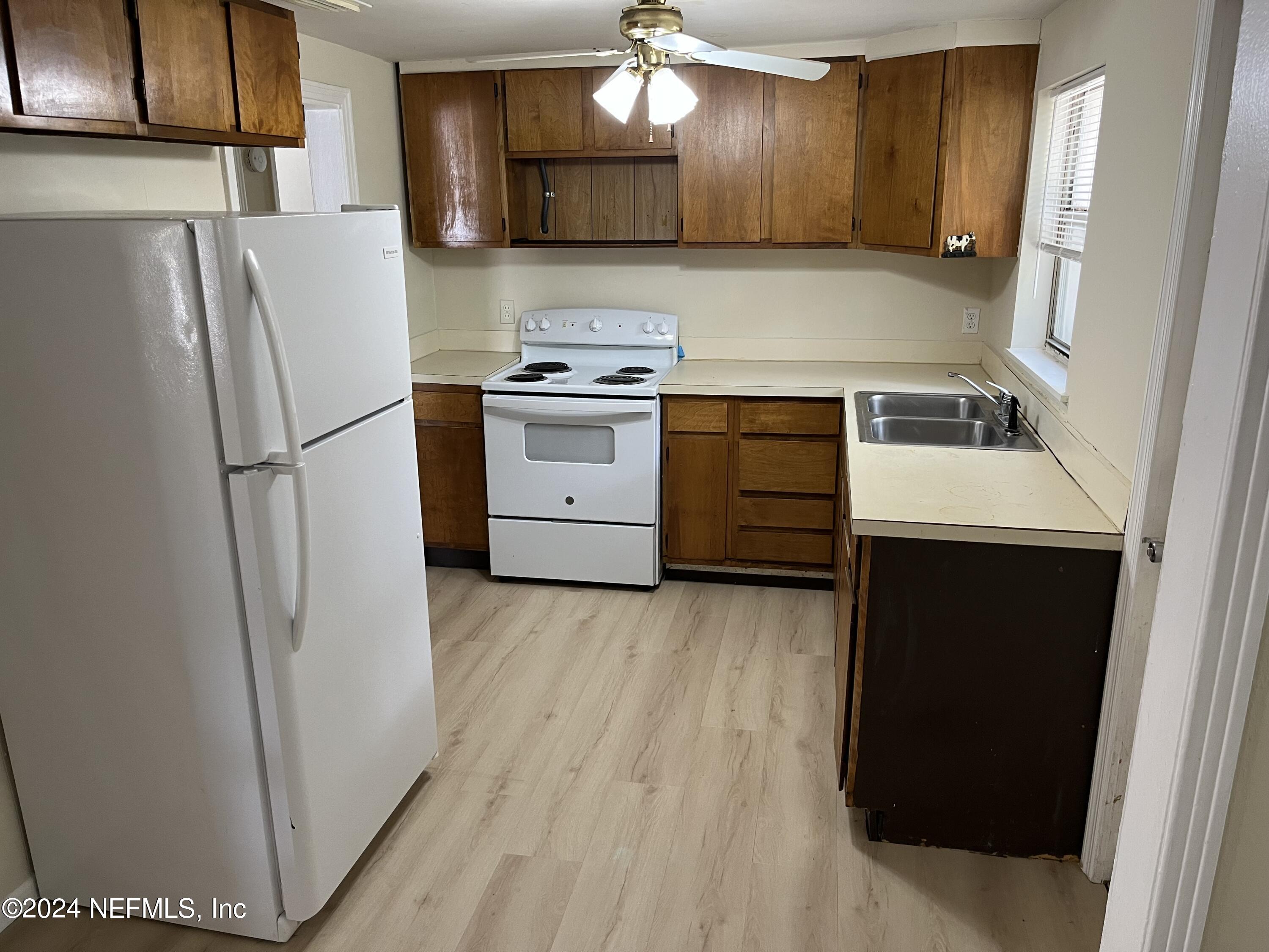 2414 Rogero Road Jacksonville, FL 32211 - Photo 4 of 13 kitchen