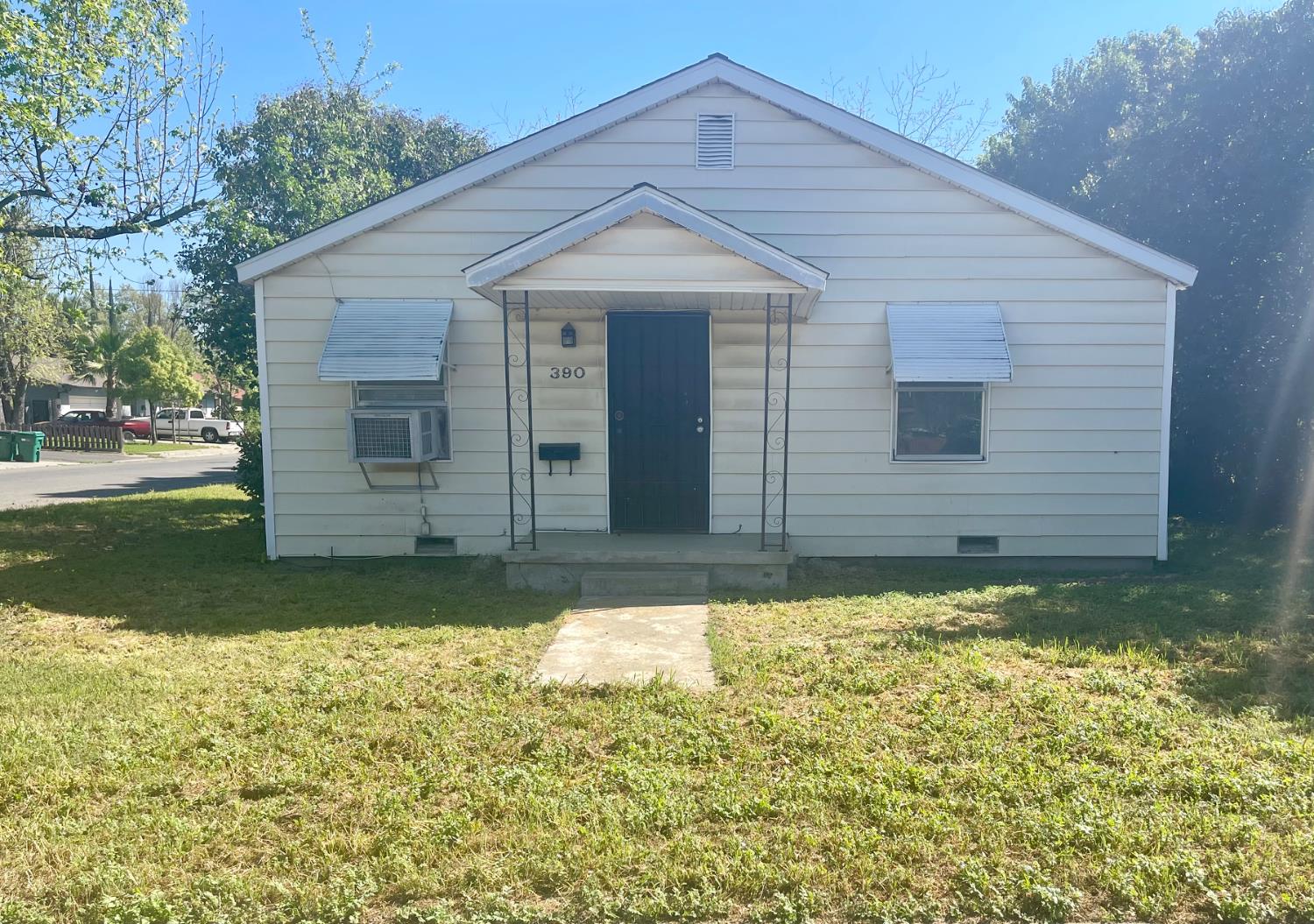 390 Nevada Street Gridley, CA 95948 - Photo 1 of 25 a front view of house with yard