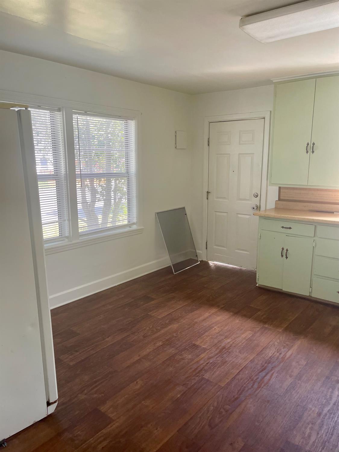 390 Nevada Street Gridley, CA 95948 - Photo 14 of 25 a room with window and bathroom