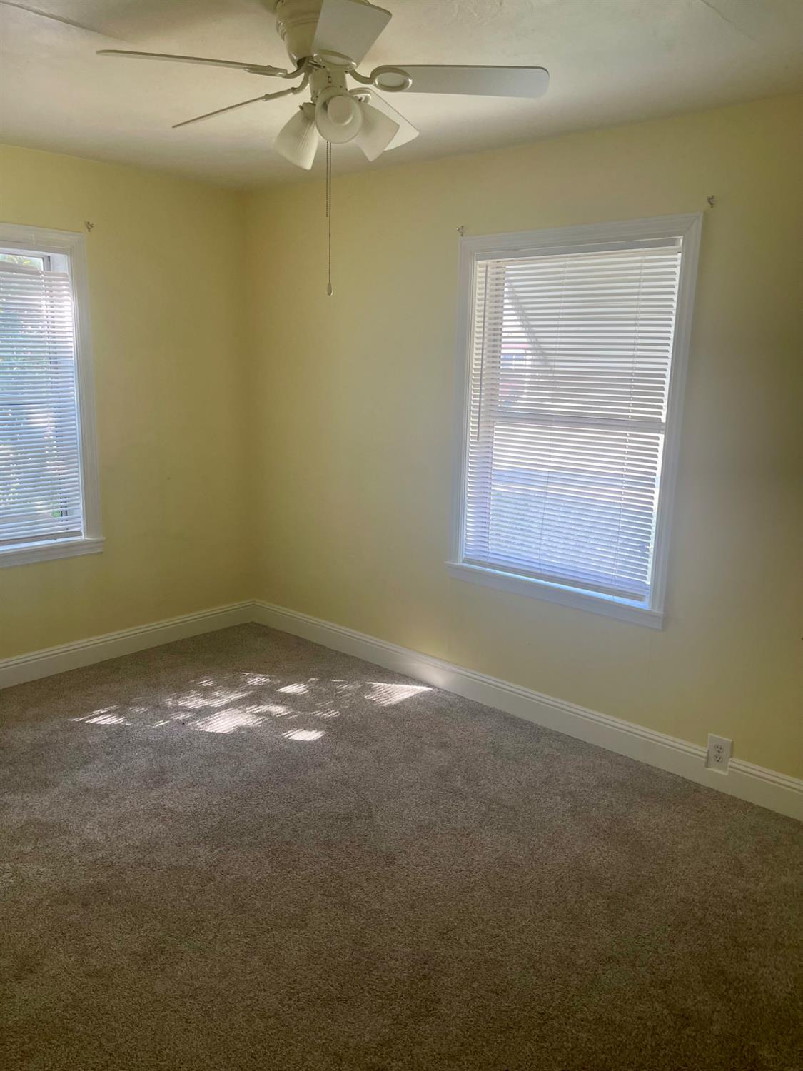 390 Nevada Street Gridley, CA 95948 - Photo 21 of 25 an empty room with a window