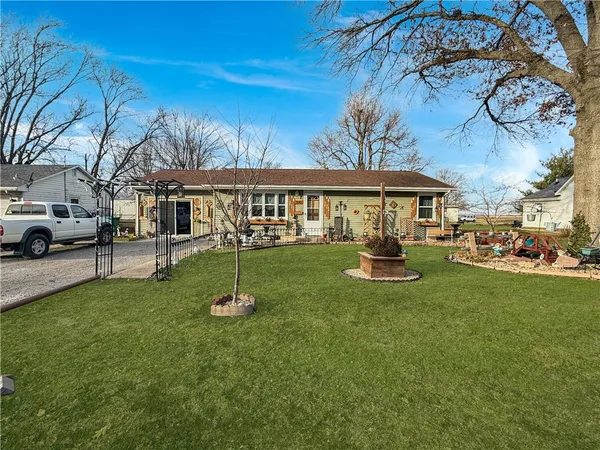 $103,000 | 510 Ohio Avenue, Windsor, IL 61957