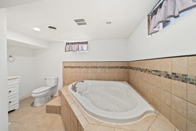 228 West Taylor Street DeKalb, IL 60115 - Photo 22 of 30 a bathroom with a bathtub and toilet