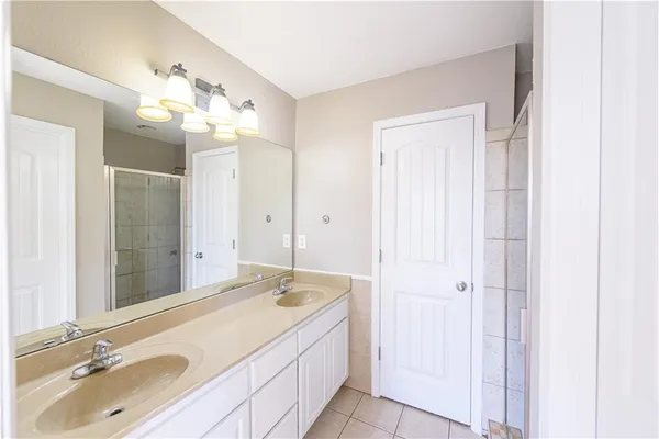 $340,000 | 520 West 18th Terrace, Ottawa, KS 66067