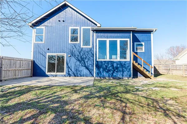 $340,000 | 520 West 18th Terrace, Ottawa, KS 66067