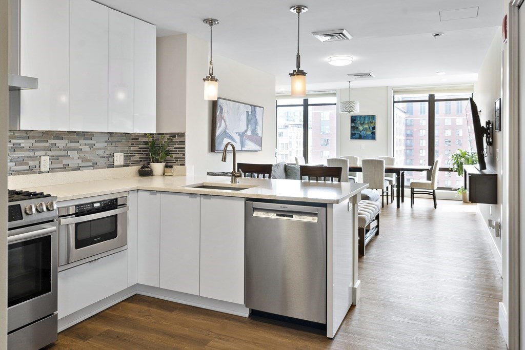 121 Portland Street, Unit 902 Boston, MA 02114 - Photo 1 of 18