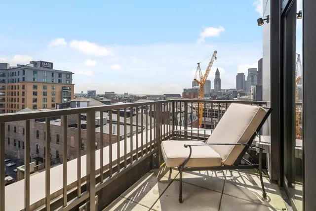 $1,194,000 | 121 Portland Street, Unit 902, Boston, MA 02114