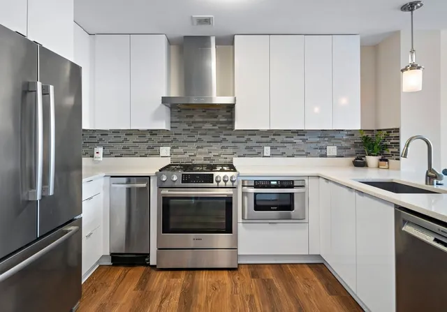 $1,194,000 | 121 Portland Street, Unit 902, Boston, MA 02114