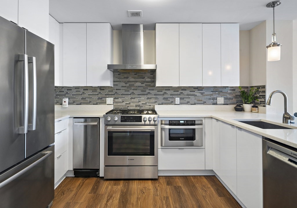 121 Portland Street, Unit 902 Boston, MA 02114 - Photo 2 of 18