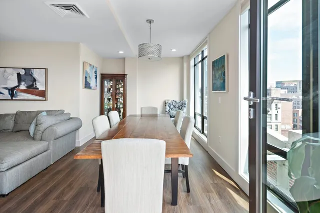 $1,194,000 | 121 Portland Street, Unit 902, Boston, MA 02114