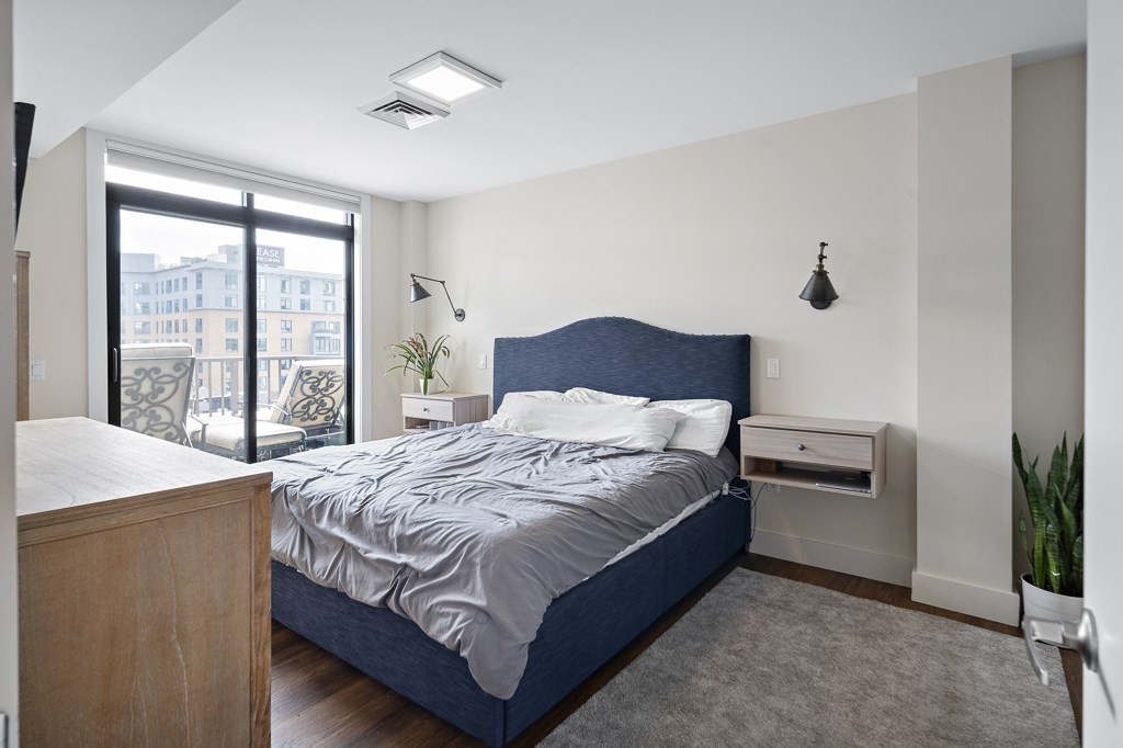 121 Portland Street, Unit 902 Boston, MA 02114 - Photo 8 of 18