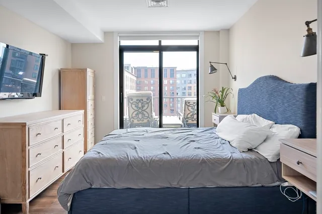 $1,194,000 | 121 Portland Street, Unit 902, Boston, MA 02114