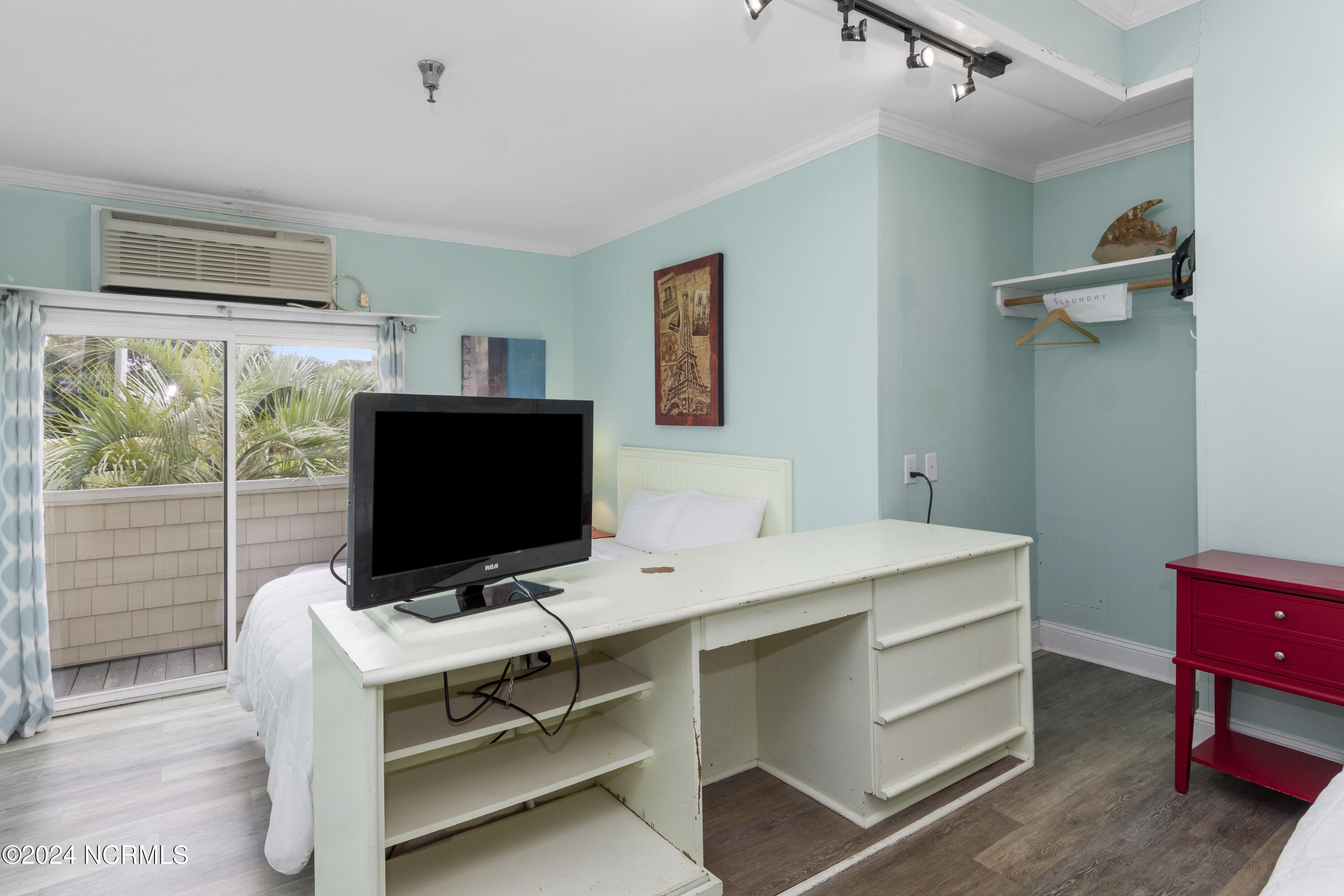 602 West Fort Macon Road, Unit 139 Atlantic Beach, NC 28512 - Photo 9 of 29 PalmSuites-139-10-29-24-006