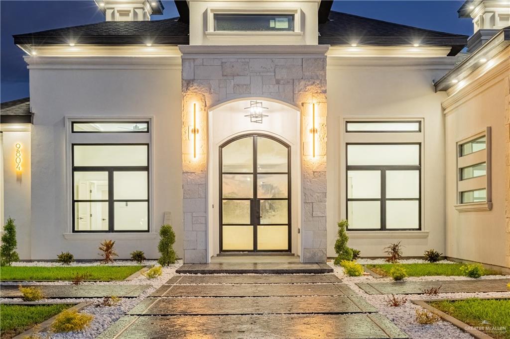 9804 North 25th Street McAllen, TX 78504 - Photo 2 of 18 a view of entryway with a front door