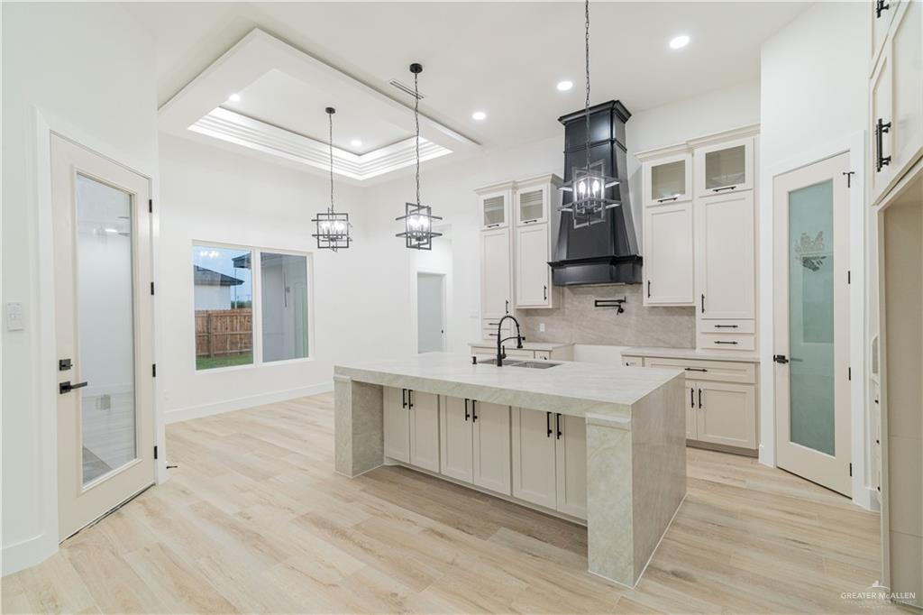 9804 North 25th Street McAllen, TX 78504 - Photo 5 of 18 a bathroom with a sink a shower a mirror and a shower