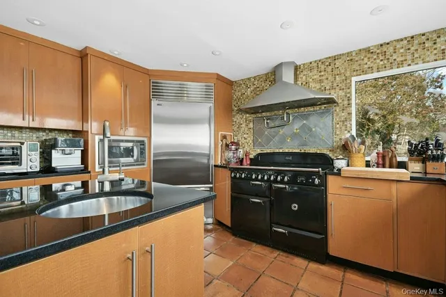 $1,699,000 | 40 Idle Day Drive, Centerport, NY 11721