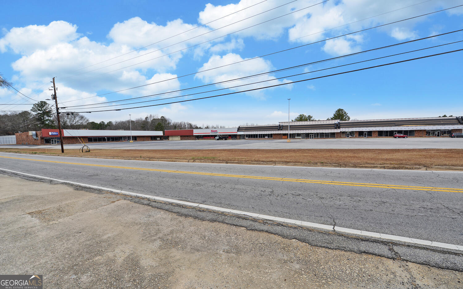 790 Collins Road Toccoa, GA 30577 - Photo 25 of 36 a view of a indoor basketball court