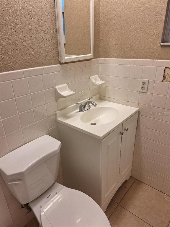 8253 Saybrook Drive Port Richey, FL 34668 - Photo 11 of 21 Ensuite master BATHROOM