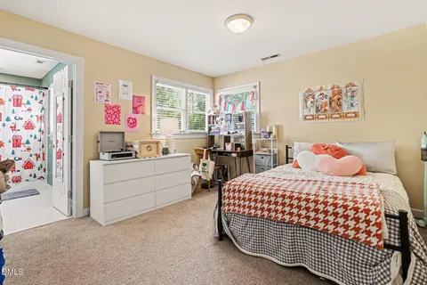 $528,000 | 911 North Columbia Street, Chapel Hill, NC 27516