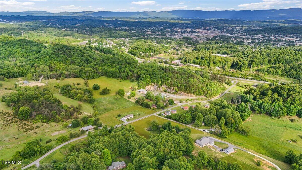 23208 Clayman Valley Road, Unit 2 Bristol, VA 24202 - Photo 18 of 20 18-DJI_20260514182111_0462_D