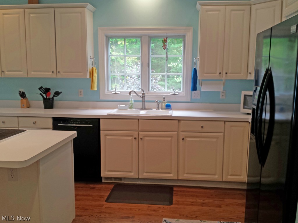 991 Bell Road South Russell, OH 44022 - Photo 11 of 25 Kitchen