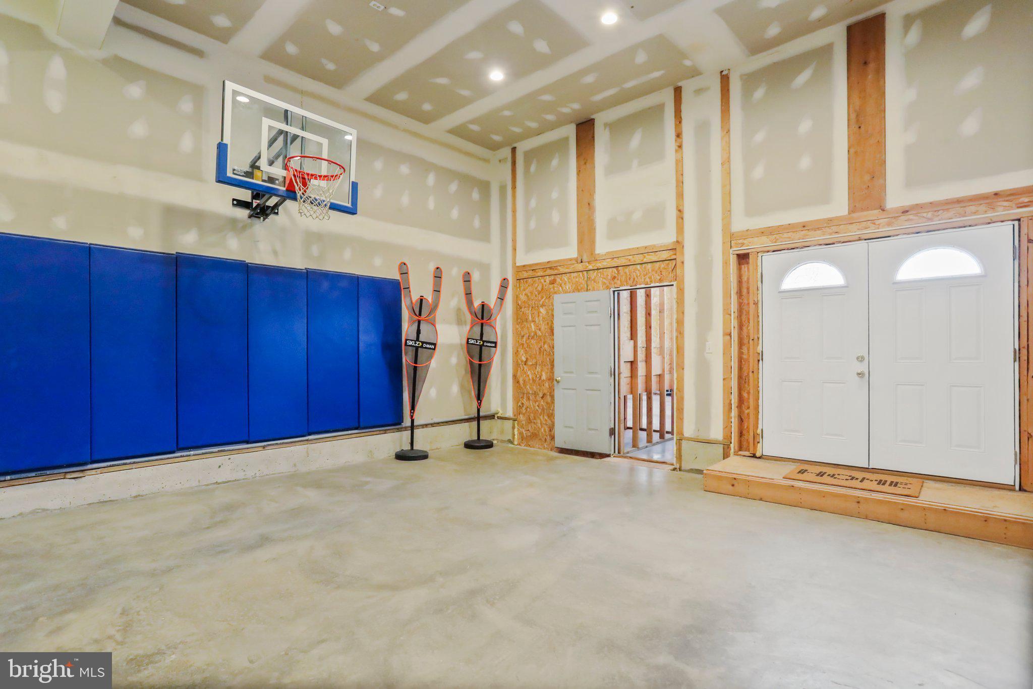 9531 Stottlemeyer Road Boonsboro, MD 21713 - Photo 49 of 80 Indoor basketball/bonus room